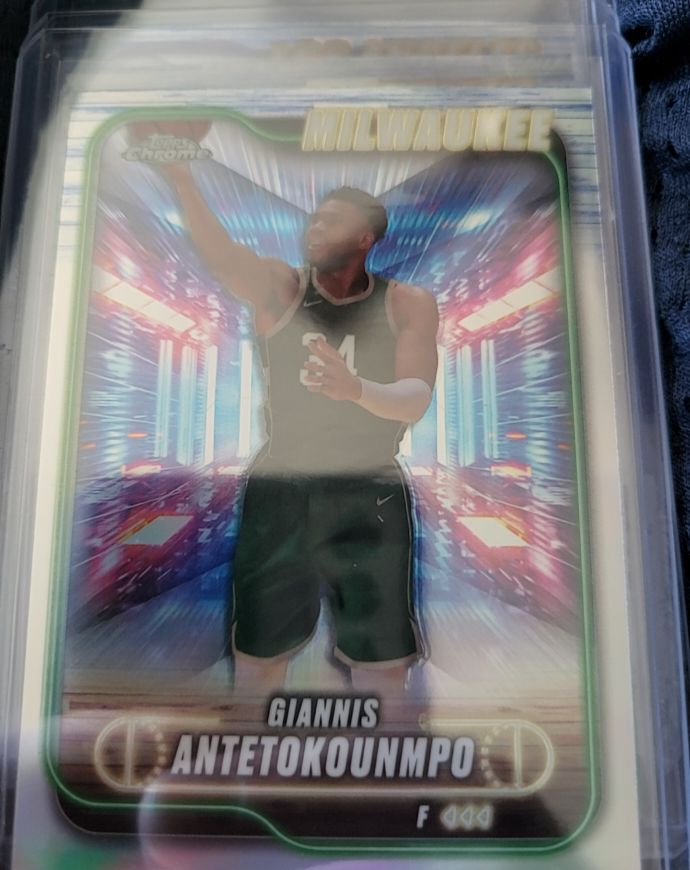 2024-25 Topps Chrome #41 Giannis Antetokounmpo — front