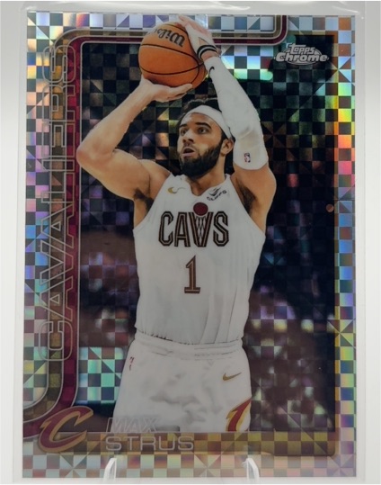 2025-26 Topps Chrome #32 Max Strus — front