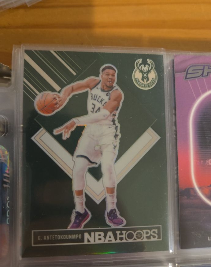 2023-24 Panini NBA Hoops #11 Giannis Antetokounmpo — front
