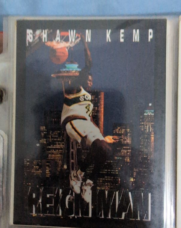1993-94 SkyBox Premium #337 Shawn Kemp — front