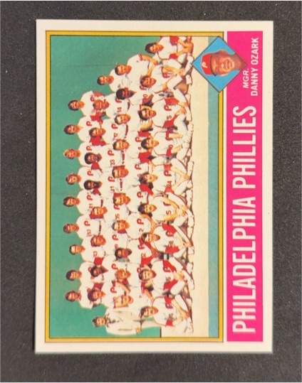 1976 Topps #384 Philadelphia Phillies Team — front