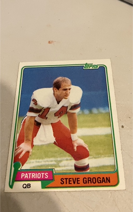 1981 Topps #25 Steve Grogan — front