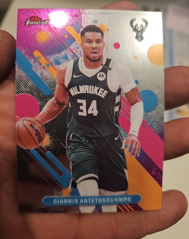 2025-26 Topps Finest #43 Giannis Antetokounmpo — front