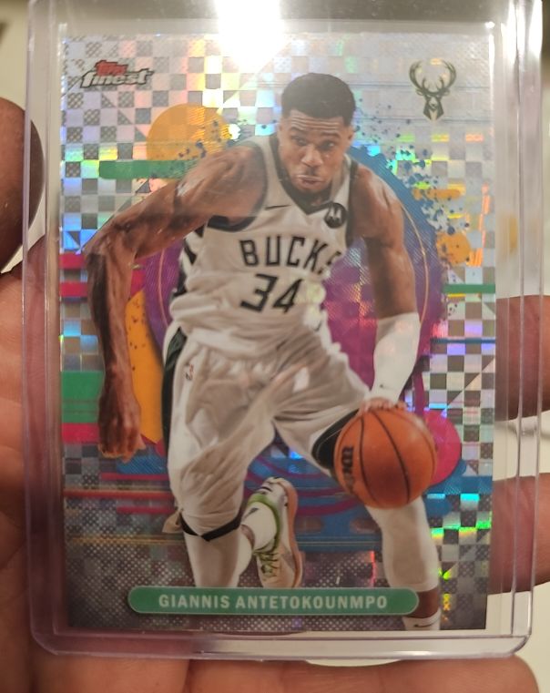 2025-26 Topps Finest #148 Giannis Antetokounmpo — front