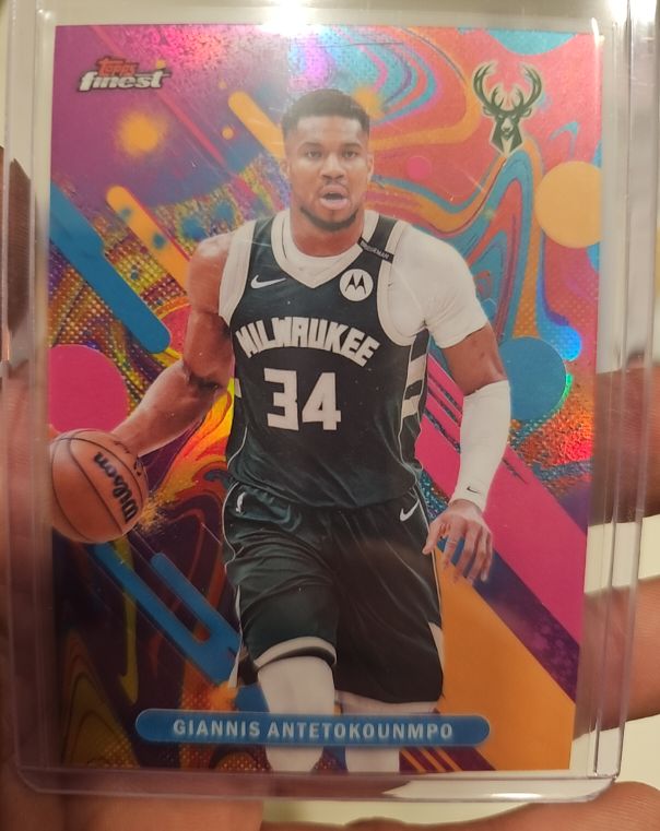 2025-26 Topps Finest #43 Giannis Antetokounmpo — front