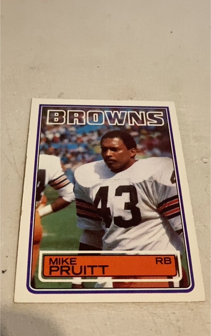 1983 Topps #255 Mike Pruitt — front