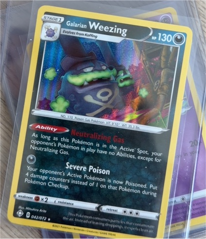 2021 Pokémon TCG Shining Fates #042 Galarian Weezing — front