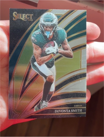 2025 Panini Select #290 DeVonta Smith Club Level Silver Prizm Philadelphia Eagles — front
