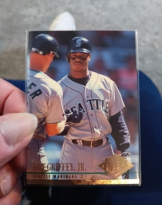 1994 Fleer Ultra #120 Ken Griffey Jr. — front