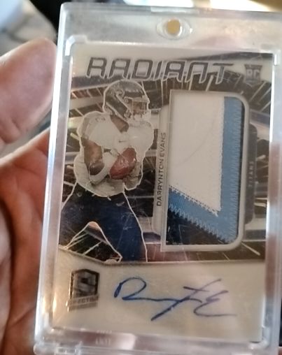 2020 Panini Spectra #21 Darrynton Evans Radiant Rookie Patch Auto — front