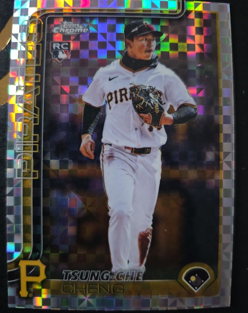 2025 Topps Chrome Update Series #USC74 Tsung-Che Cheng X-Fractor Rookie Card — front