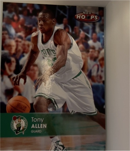 2004-05 NBA Hoops #180 Tony Allen — front