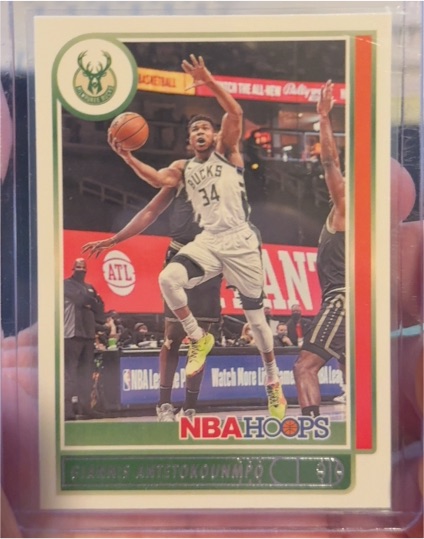 2021-22 Panini NBA Hoops #103 Giannis Antetokounmpo — front