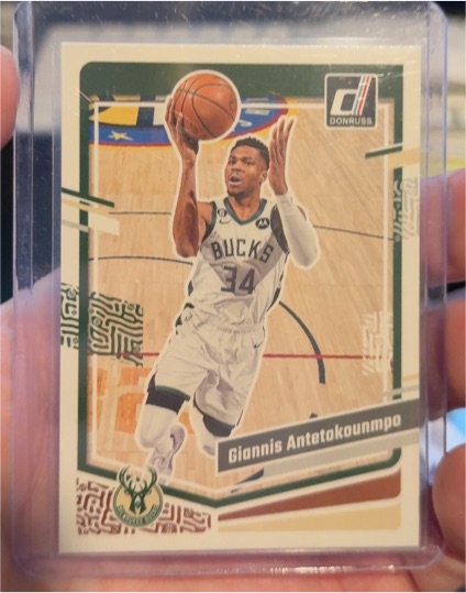 2023-24 Donruss #188 Giannis Antetokounmpo Milwaukee Bucks — front