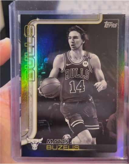 2025-26 Topps #37 Matas Buzelis Blackout Chicago Bulls — front