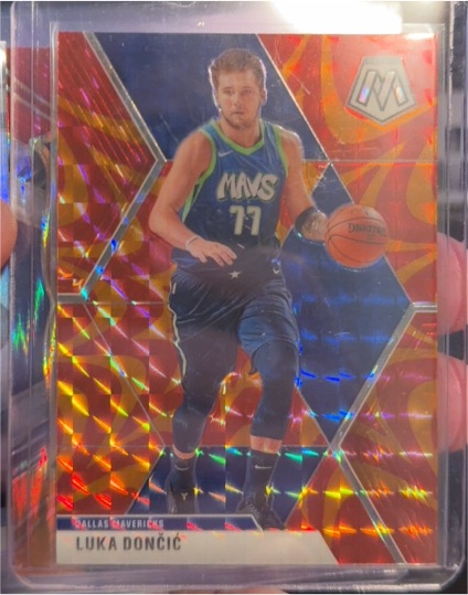 2019-20 Panini Mosaic #44 Luka Dončić Reactive Orange Dallas Mavericks — front
