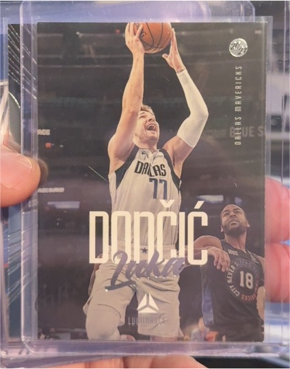 2020-21 Panini Chronicles Luminance #160 Luka Doncic — front