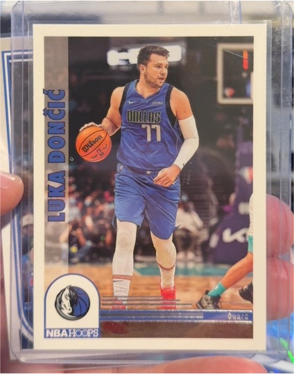 2022-23 Panini NBA Hoops #293 Luka Dončić — front
