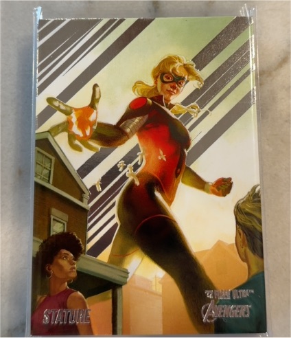 2022 Fleer Ultra Marvel Avengers #73 Stature — front