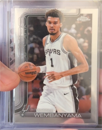 2025-26 Topps Chrome #221 Victor Wembanyama — front