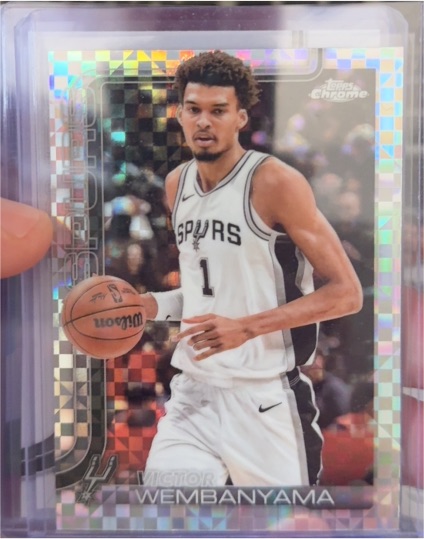 2025-26 Topps Chrome #221 Victor Wembanyama — front