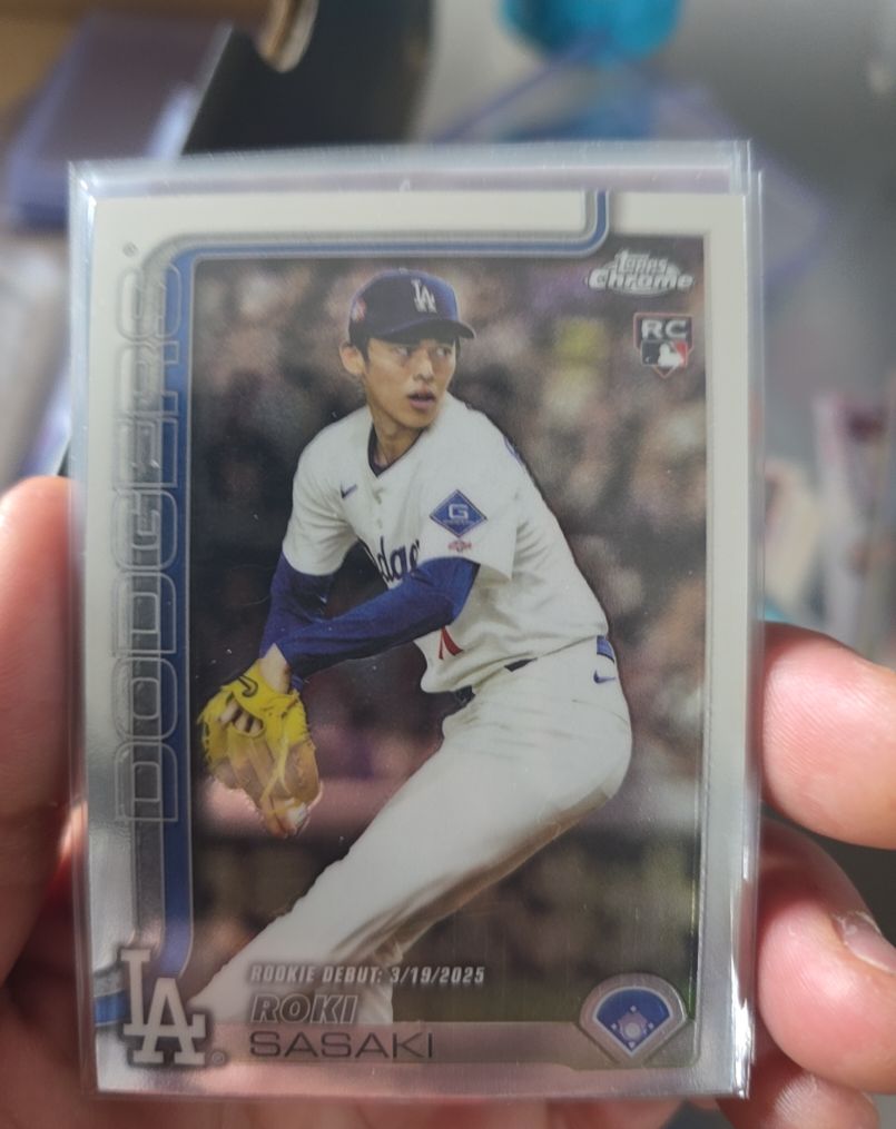 2025 Topps Chrome Update #USC73 Roki Sasaki — front