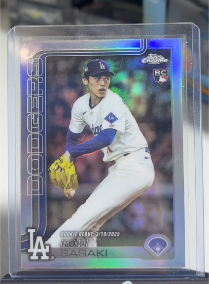 2025 Topps Chrome Update #USC73 Roki Sasaki Rookie Debut Refractor — front