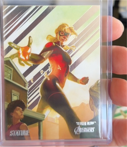 2022 Fleer Ultra Marvel Avengers #73 Stature — front