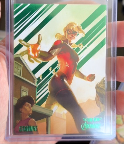 2022 Fleer Ultra Marvel Avengers #73 Stature — front