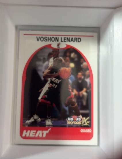 1999-00 Skybox Hoops Decade Hoopla #71 Voshon Lenard — front