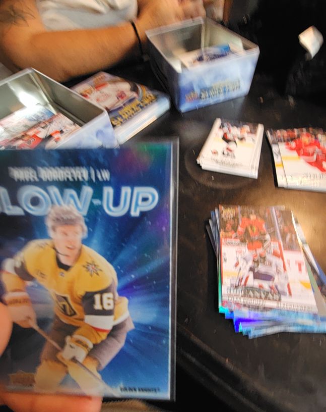 2025-26 Upper Deck Glow-Up Dylan Guenther — front