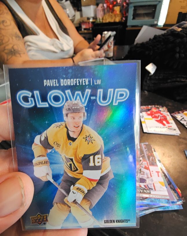 2025-26 Upper Deck Series 2 Glow-Up #GU-22 Pavel Dorofeyev — front