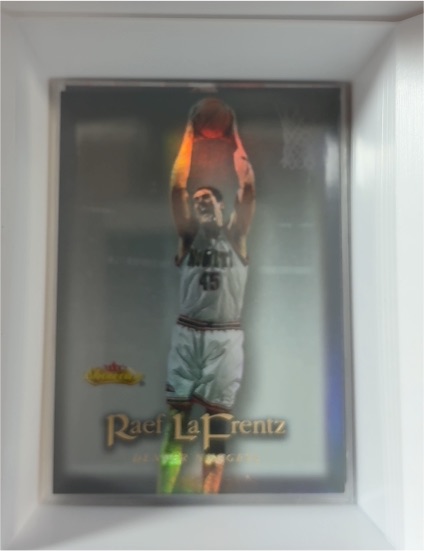 2000-01 Fleer Showcase #24 Raef LaFrentz — front