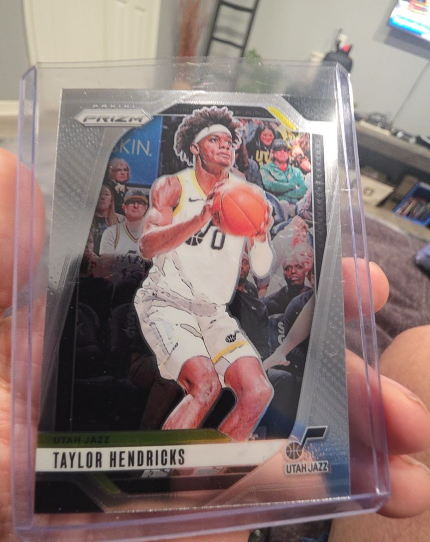 2024-25 Panini Prizm #32 Taylor Hendricks — front