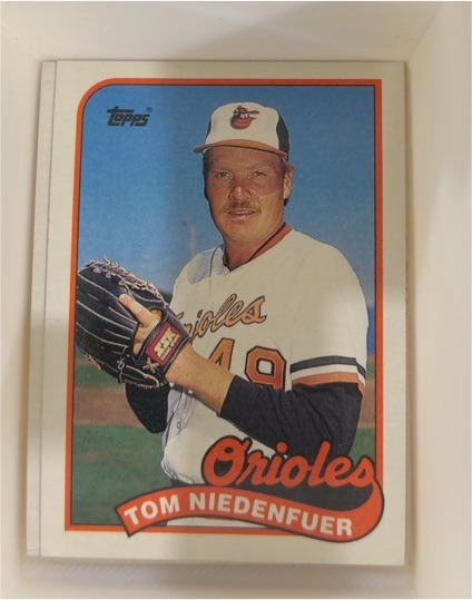 1989 Topps #651 Tom Niedenfuer — front