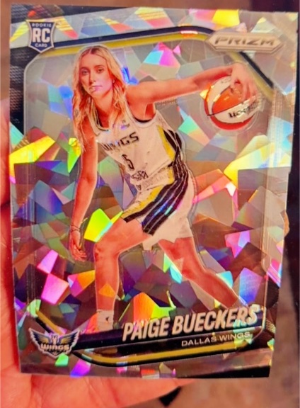 2025 Panini Prizm WNBA #147 Paige Bueckers Cracked Ice Rookie Dallas Wings — front