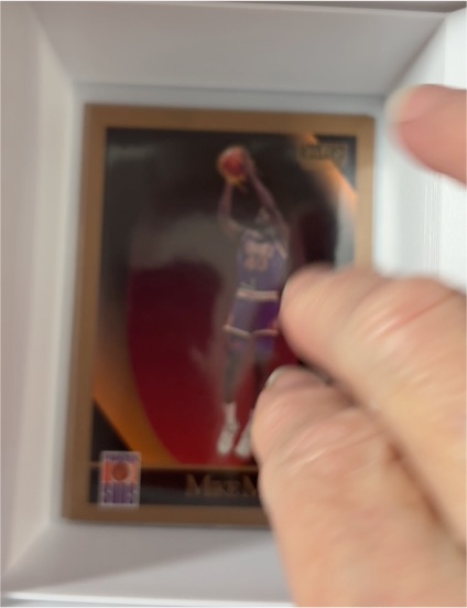 1990-91 Skybox #143 Magic Johnson — front