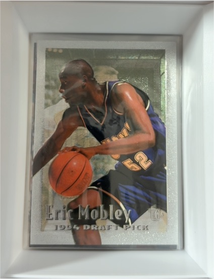 1994-95 Topps Embossed #118 Eric Mobley — front