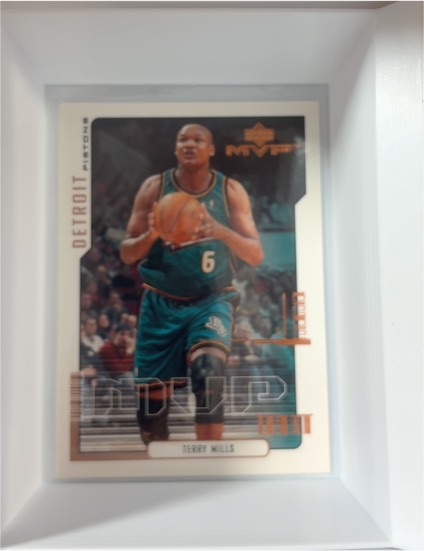 2000-01 Upper Deck MVP #52 Terry Mills — front