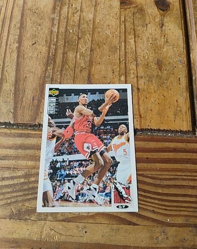 1994-95 Upper Deck Collector's Choice #33 Scottie Pippen — front