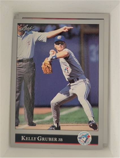 1992 Leaf #27 Kelly Gruber — front