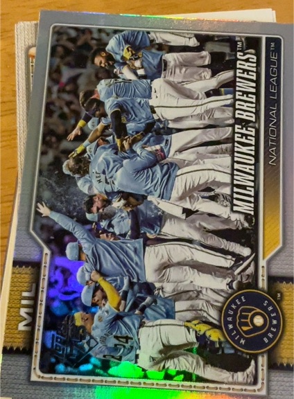 2026 Topps Series 1 #107 Milwaukee Brewers Team Card — front