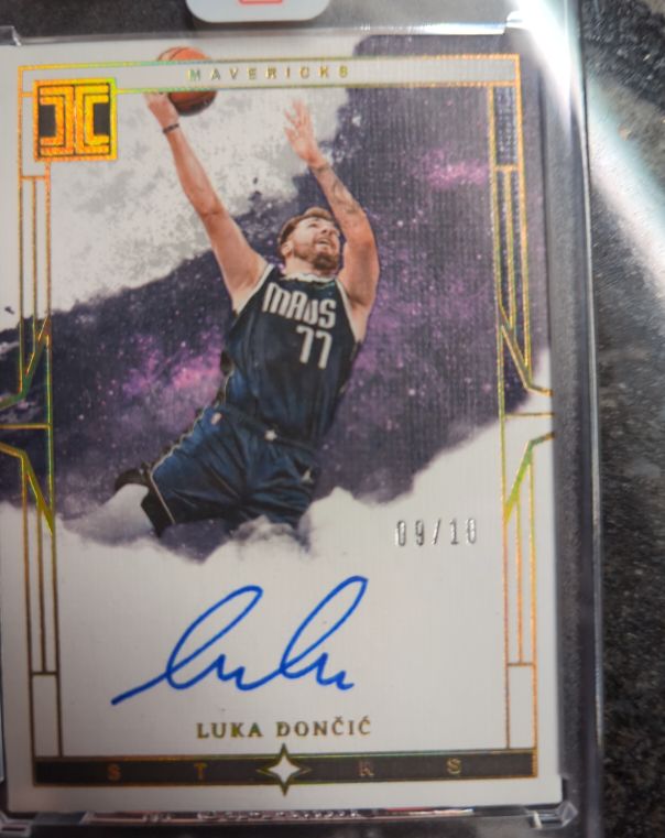 2022 Panini Impeccable Stars Autograph Gold #16 Luka Dončić — front