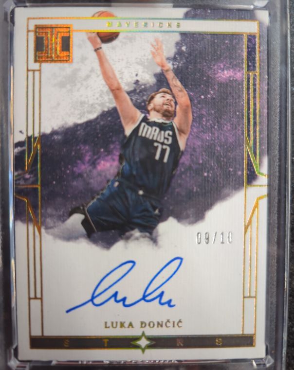 2022-23 Panini Impeccable #16 Luka Dončić — front