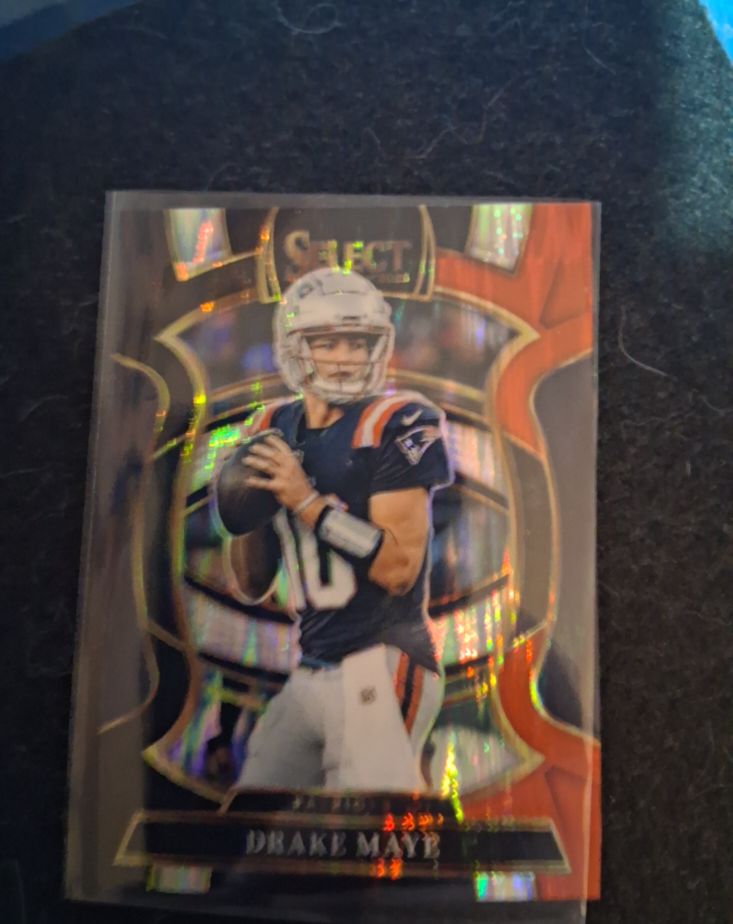 2025 Panini Select #80 Drake Maye Black and Orange Shock Prizm — front