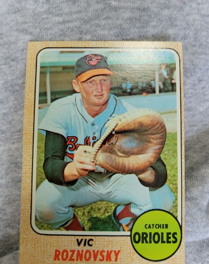 1968 Topps #428 Vic Roznovsky — front