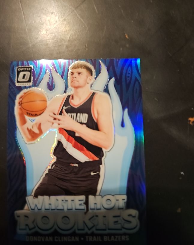 2024-25 Donruss Optic #11 Donovan Clingan White Hot Rookies — front