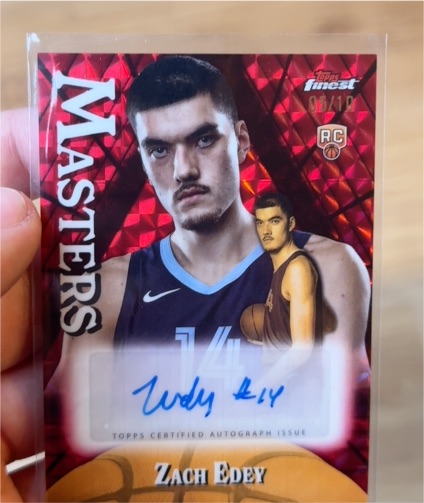 2024-25 Topps Finest #MA-ZE Zach Edey Masters Auto RC Gold Geometric Refractor — front