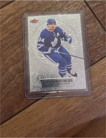 2021-22 Upper Deck Fleer Ultra Medallions #M-13 Auston Matthews — front