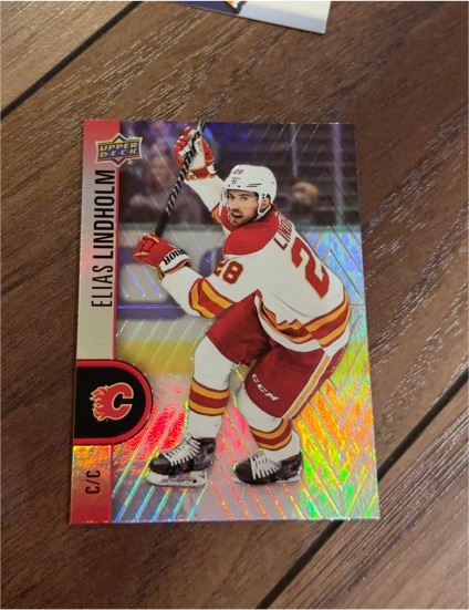 2022-23 Upper Deck Tim Hortons #28 Elias Lindholm — front